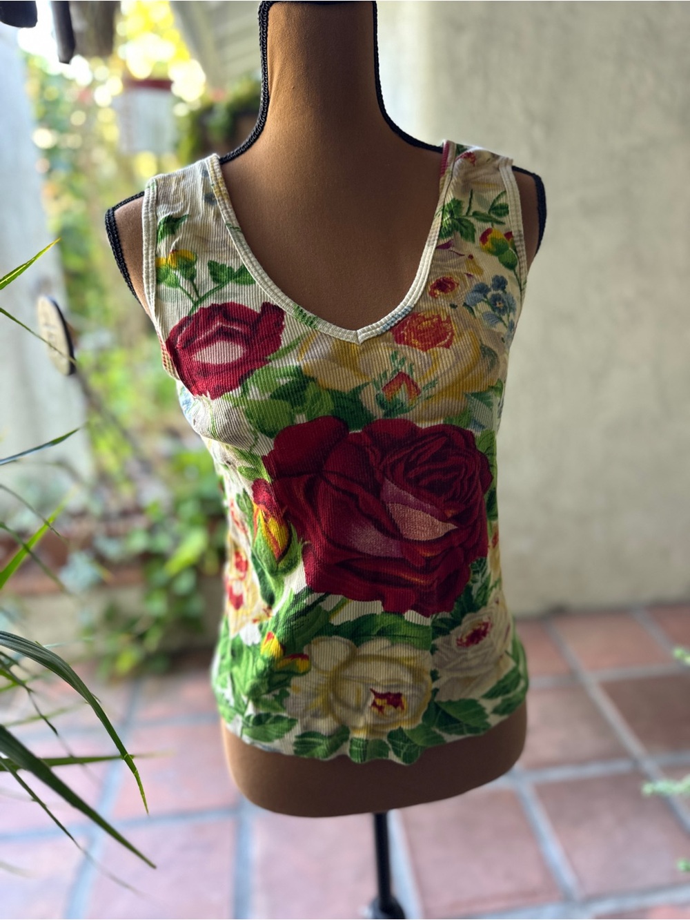 Vtg Floral V-Neck Ribbed Tank Top - Red & Green
